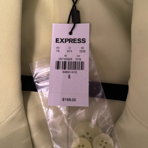 BNWT Express blazer and shorts suit - Picture 3 of 4